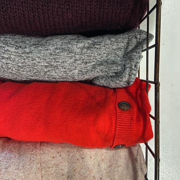 NOT SO MYSTERY sweater reseller box - Picture 6 of 8